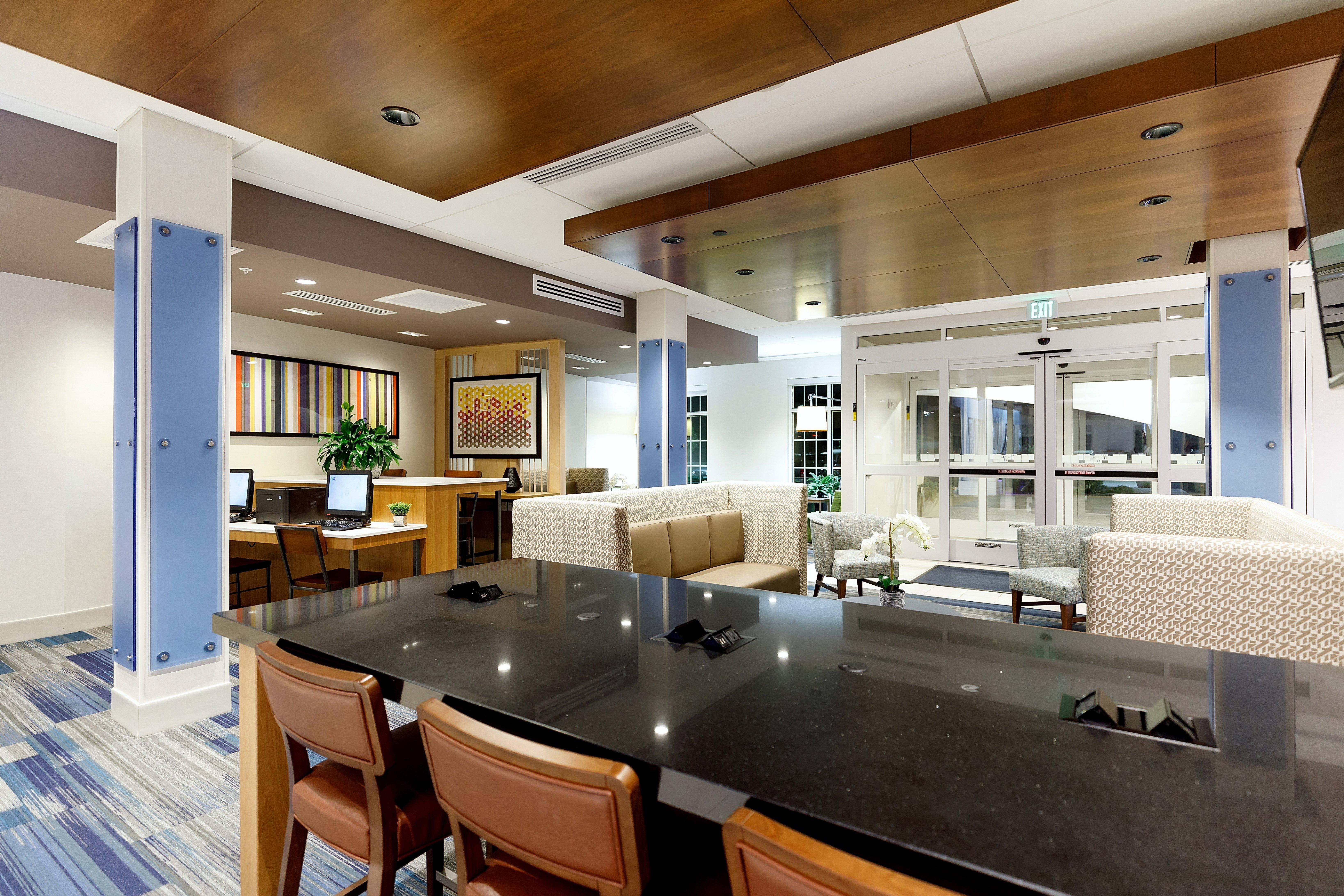 Holiday Inn Express & Suites - Sturbridge By Ihg Екстер'єр фото