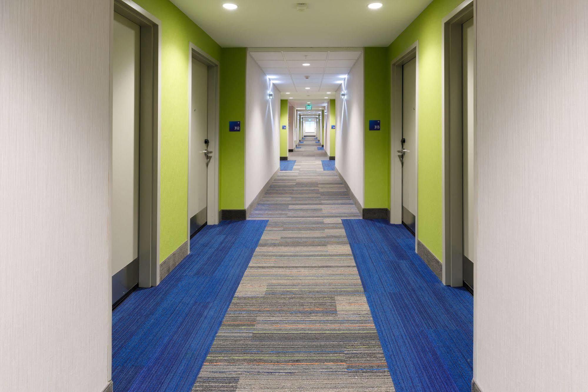 Holiday Inn Express & Suites - Sturbridge By Ihg Екстер'єр фото
