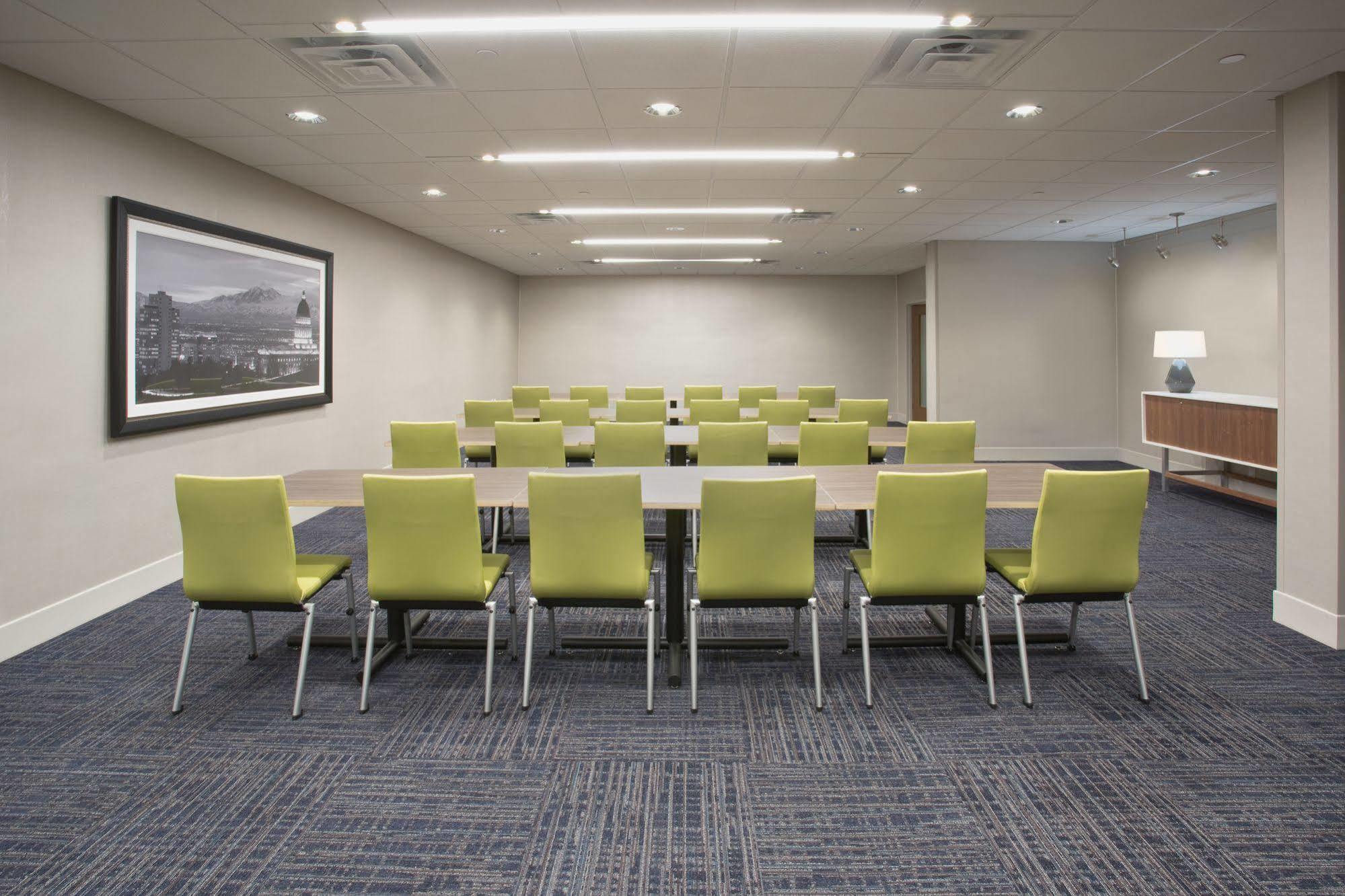 Holiday Inn Express & Suites - Sturbridge By Ihg Екстер'єр фото